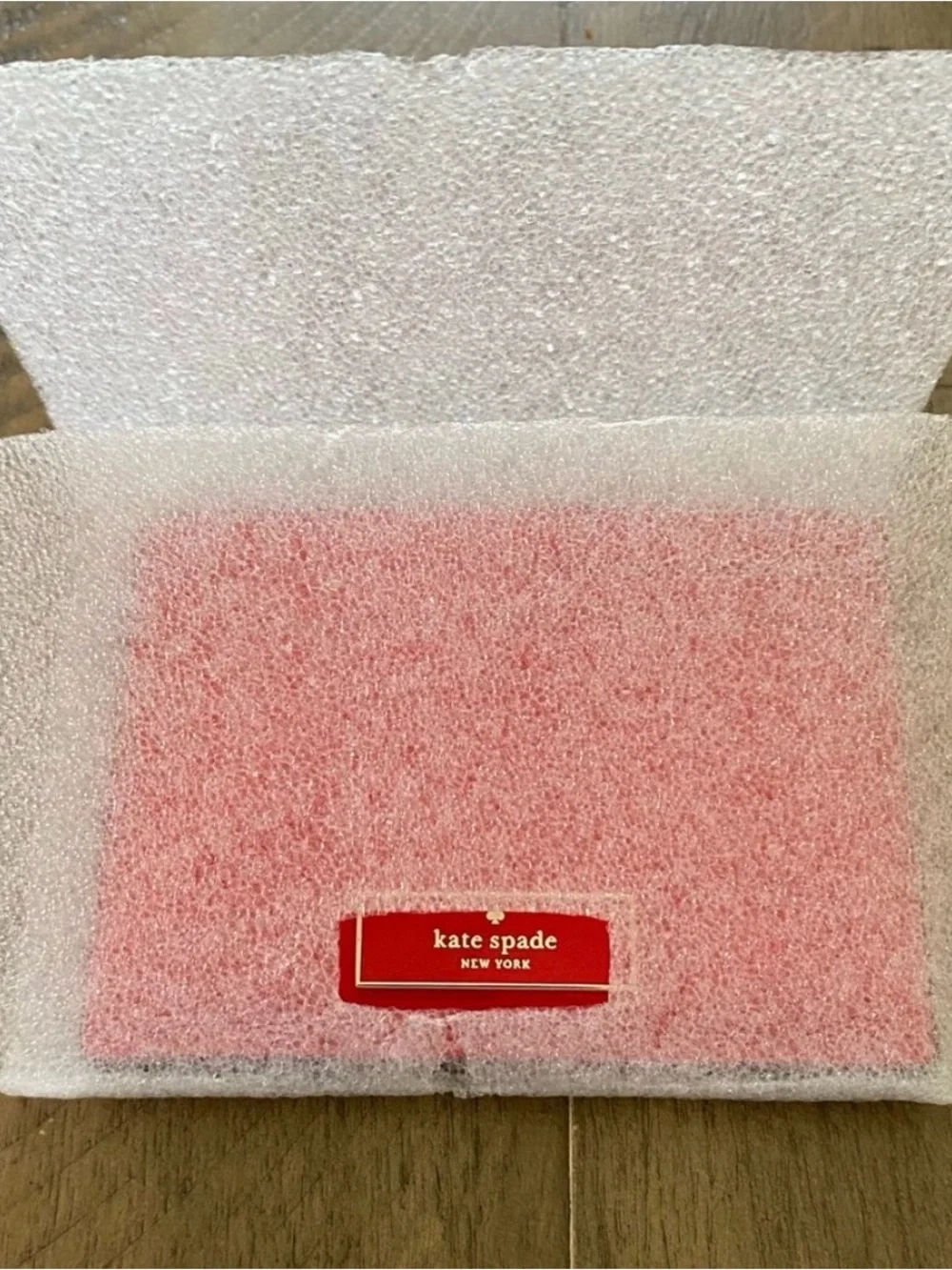 Kate Spade New York Bridget Red card case ! *NWT includes dust bag !